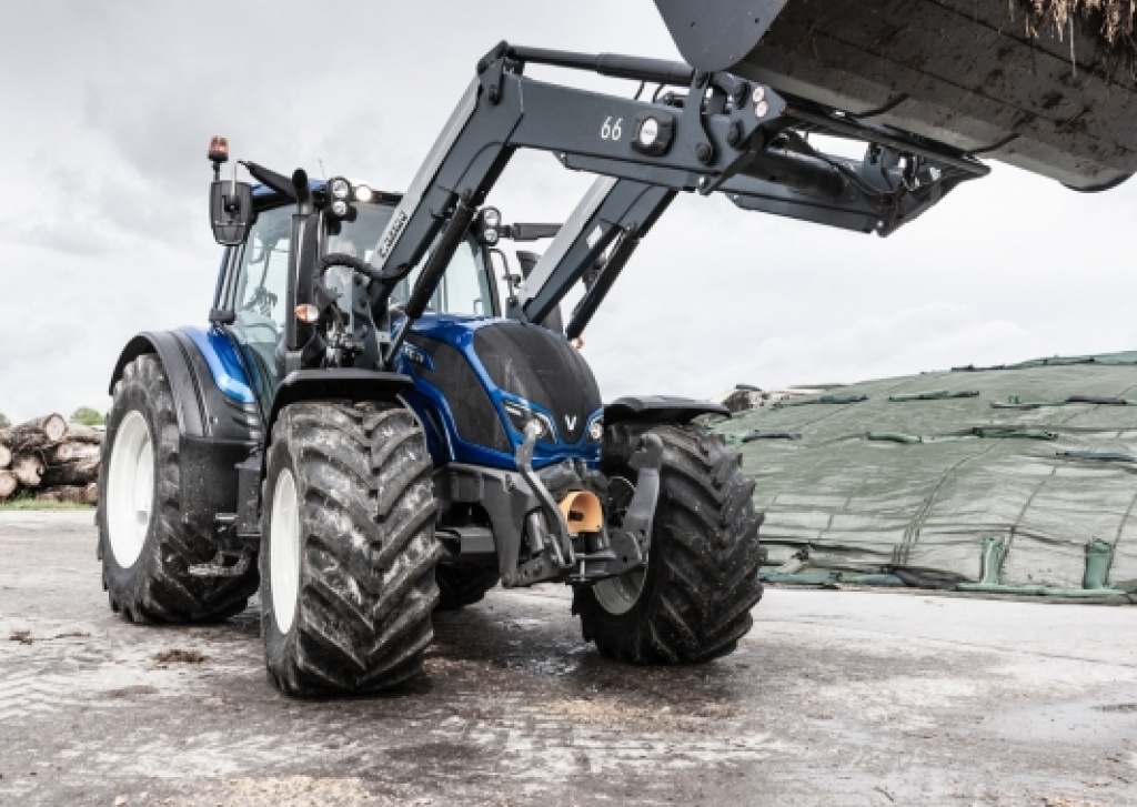 Valtra N4 - A l'aise à la ferme comme aux champs!