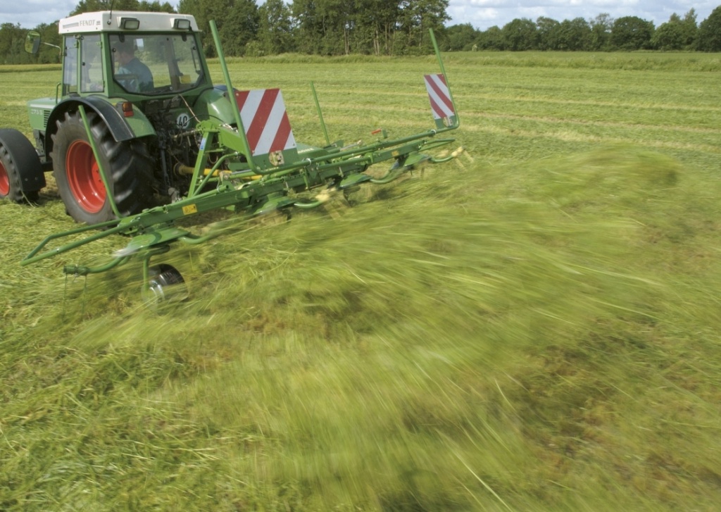 KRONE - KW 5.52 - Réglage sans outils de l'angle de projection